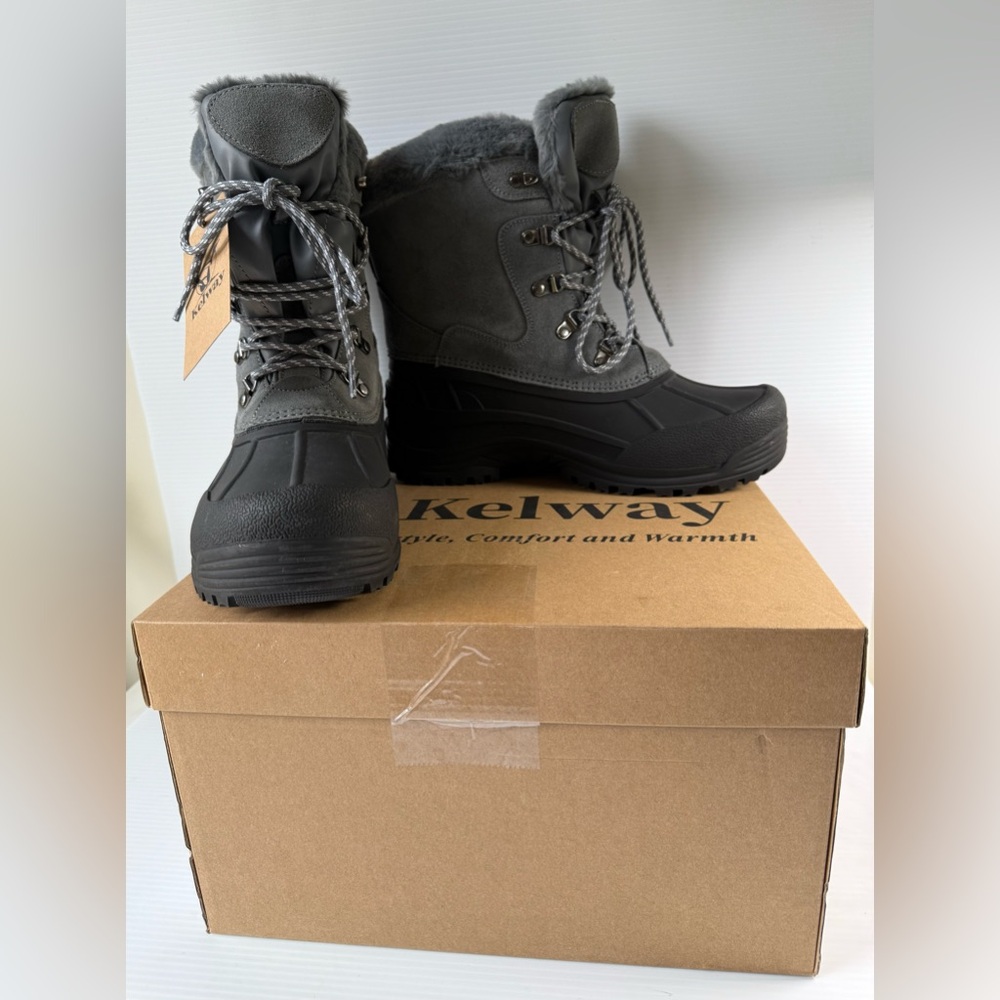 Kelway Men's Winter Insulted Waterproof Boots Black and Gray Size 8 New with Tag
